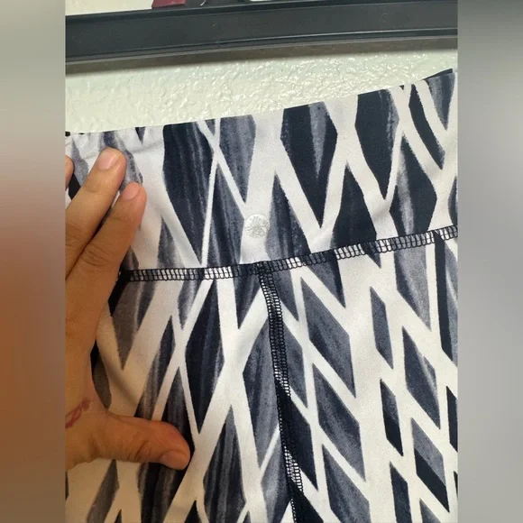 Bundle of Small Workout Leggings - Picture 9 of 14